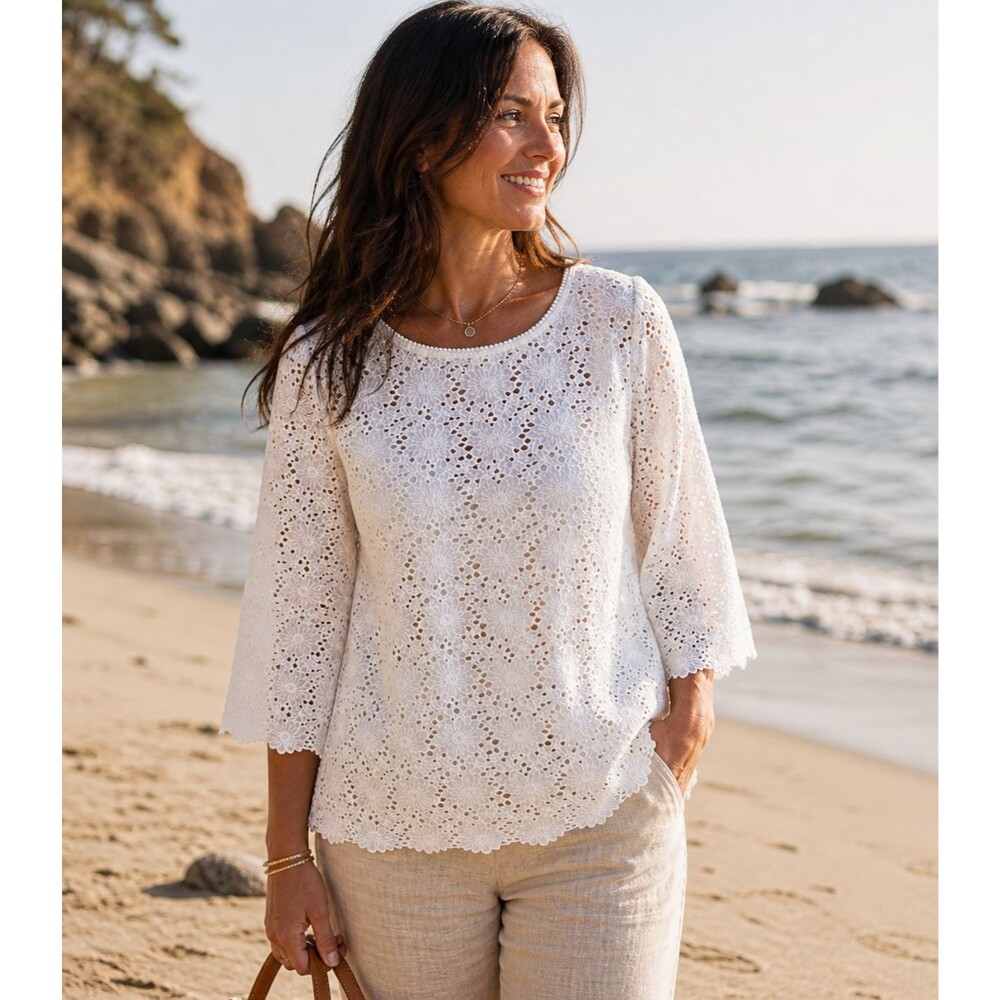 Gretchen Scott White Eyelet Blouse M Embroidered Cotton Beachy Coastal Preppy